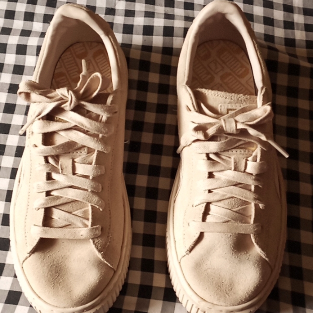 Woman sneaker